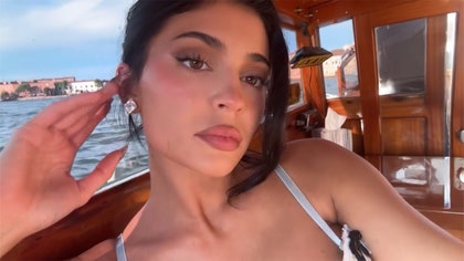 062725_kylie_jenner_boat_kal