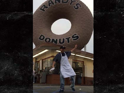 051816_randys_donuts_primary