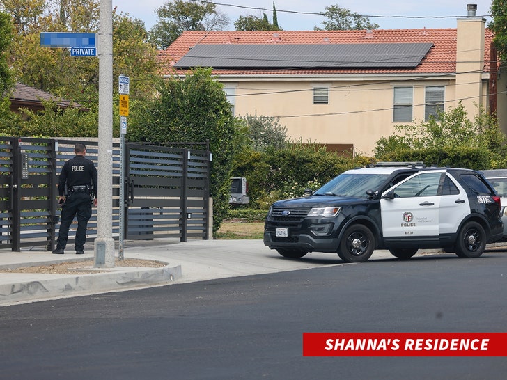 911 'Aile İçi Kargaşa' Çağrısından Sonra Shanna Moakler'ın Evindeki Polisler