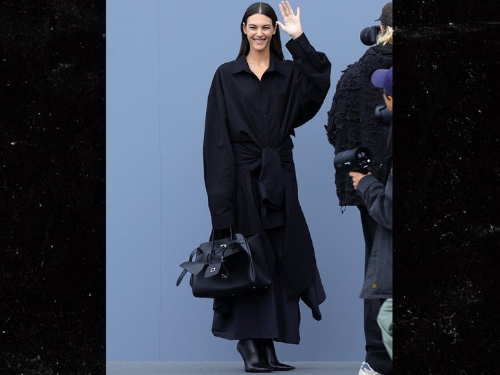 0930-celebrity-balenciaga-paris-fashion-week-photos-primary-3