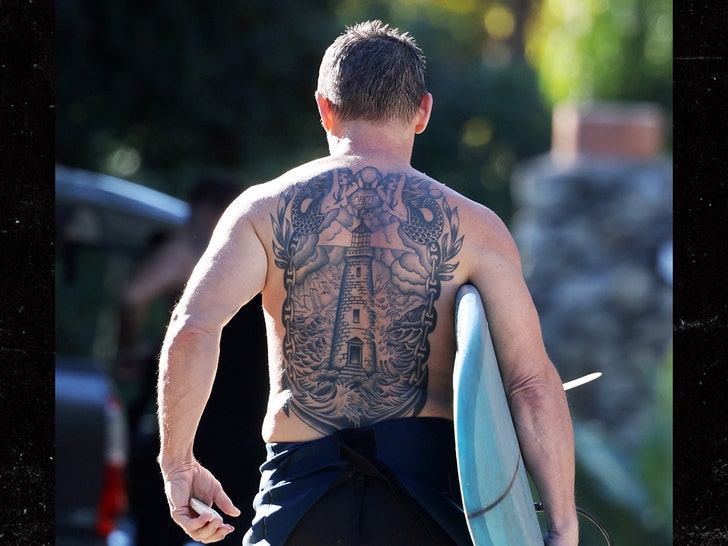 Josh-Brolin-backgrid-1