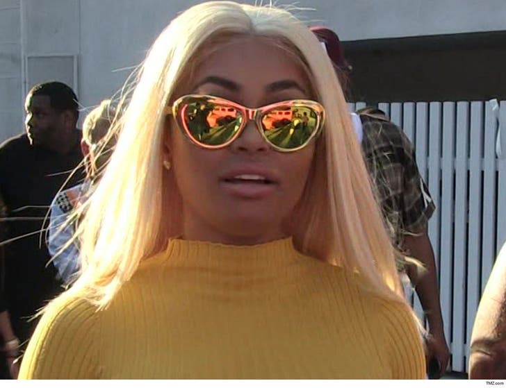 Blac Chyna-Hairdresser Alleged Soda Can/Knife Fight on Surveillance Video