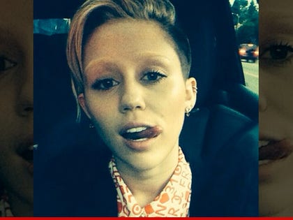 1121_miley_cyrus_eyebrows_blonde_photo_photoshop_main