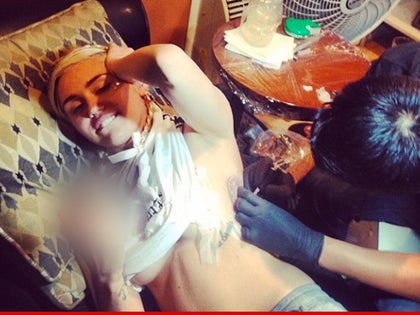 0706-miley-cyrus-tattoo-main-01