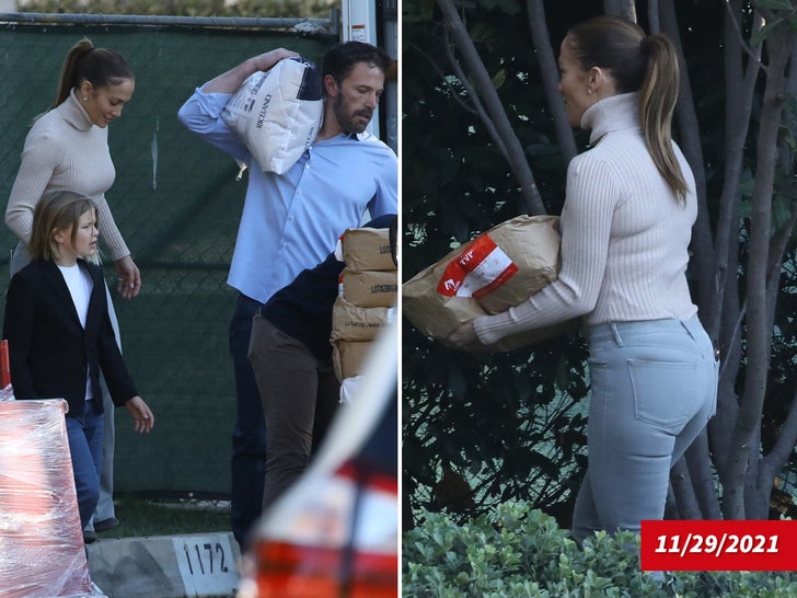 Ben Affleck and Jennifer Lopez Help Their Kids With Food Drive