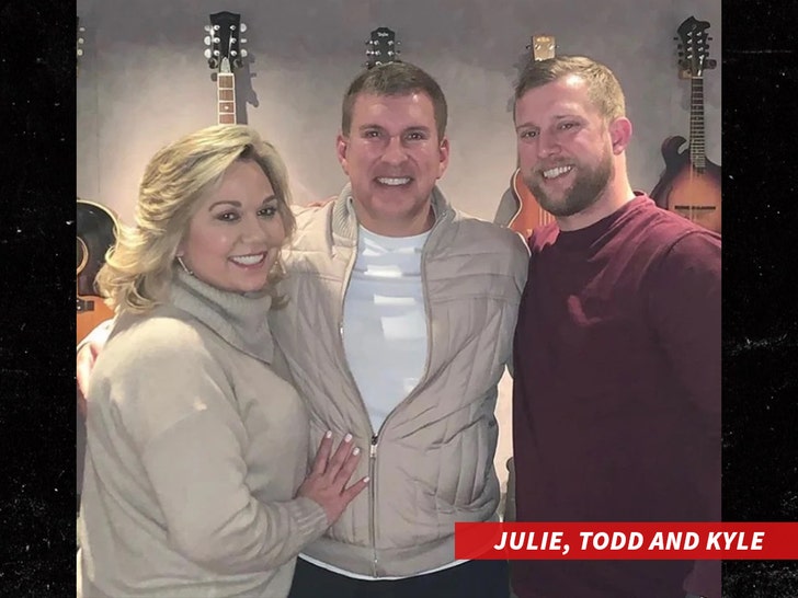 julie and todd chrisley kyle no credit 