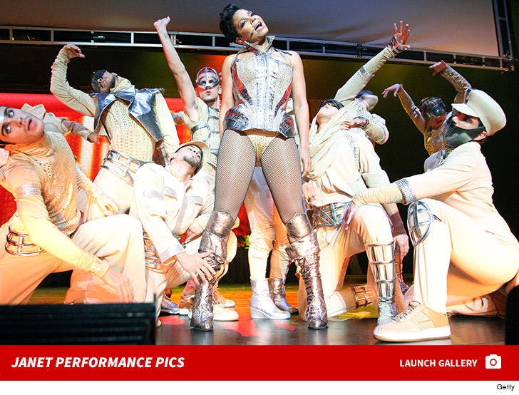 Janet Jackson Performance Photos!