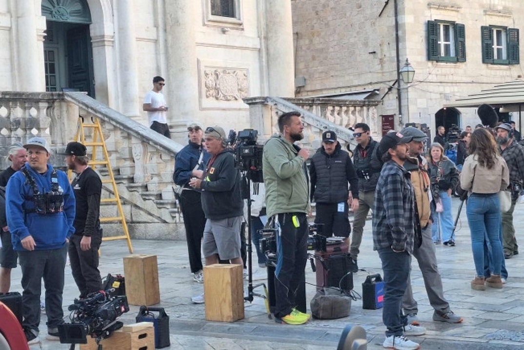 On Set of Outer Banks 6