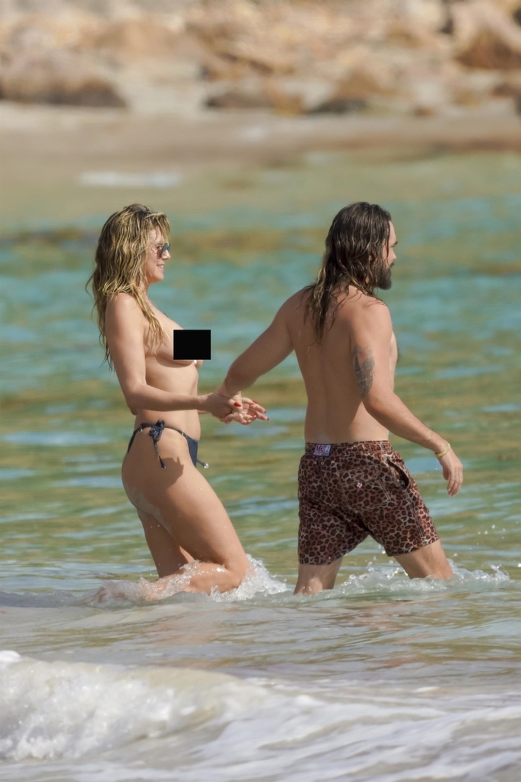 Heidi Klum and Tom Kaulitz Saline Beach 4