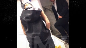 Justin Bieber Pisses Into Restaurant Mop Bucket -- 'F*** Bill Clinton!' [VIDEO]