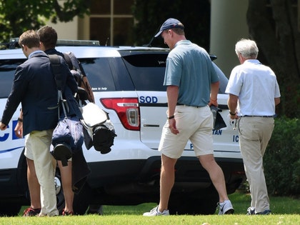 0605-peyton-manning-white-house-golf-GETTY-01