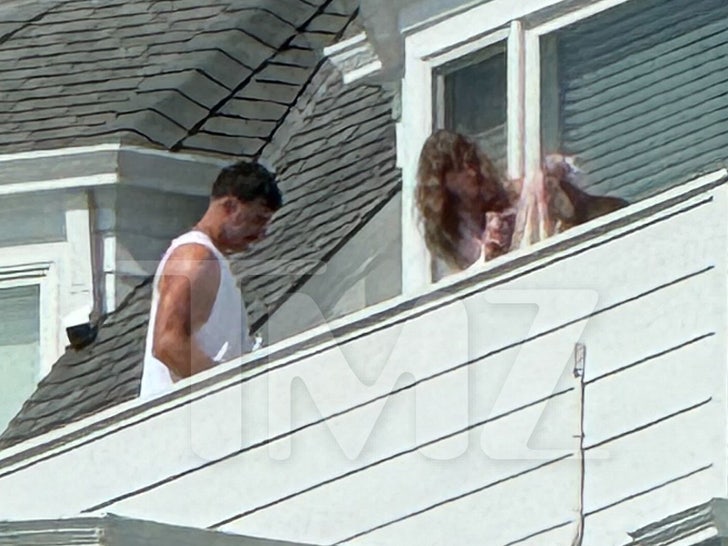 Taylor Swift and Travis Kelce Relaxing at Rhode Island Beach House