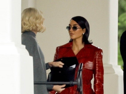 Kim Kardashian Naomi Watts Shooting Alls Fair 0