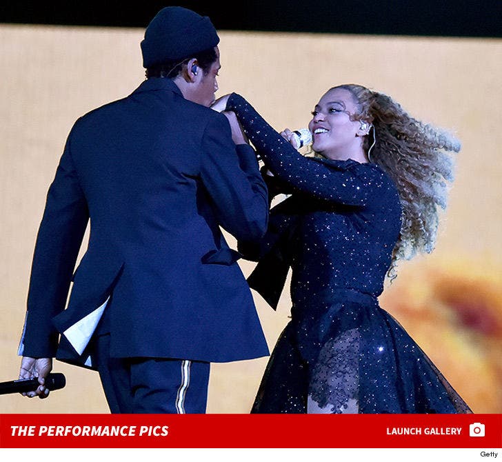 Beyonce and Jay-Z -- On the Run II Performance Photos