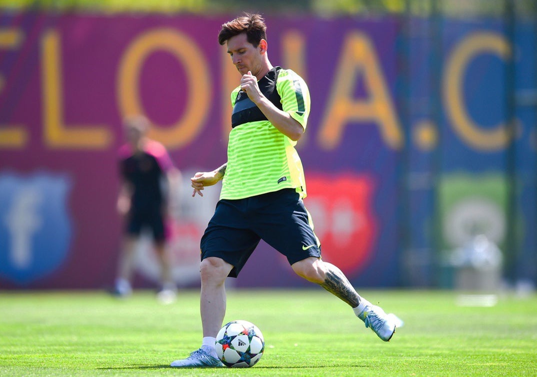 Lionel Messi On The Field Photos 7