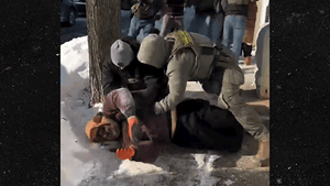 012526_minneapolis_protest_clash_kal