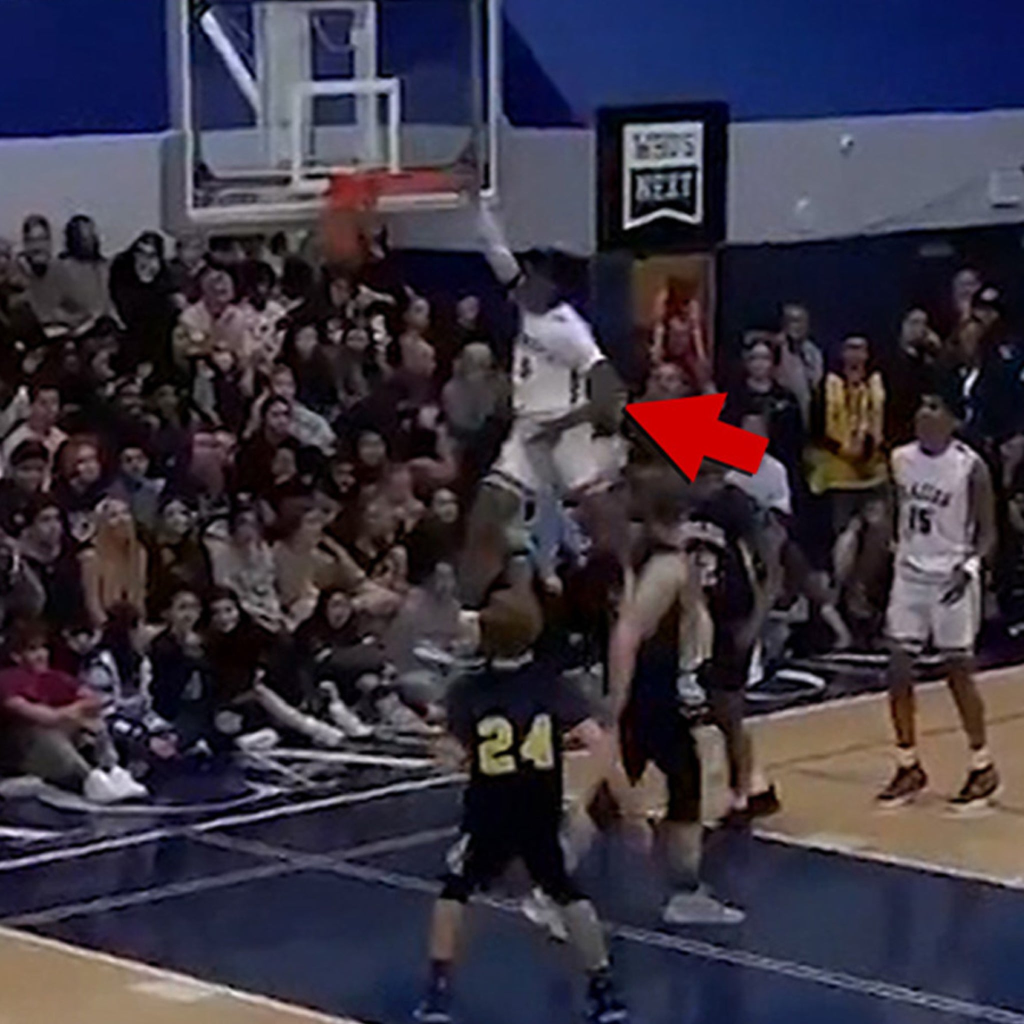 Lebron james son dunk online