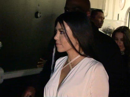 121215_kourtney_kardashian_p