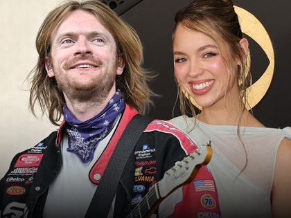 Finneas OConnell and Claudia Sulewski getty 1