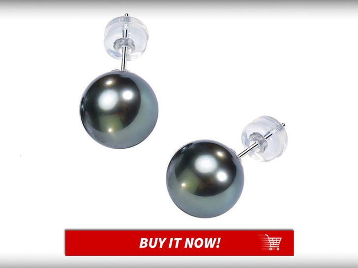 18K-Gold-Pearl-Stud-Earrings-Gift-Guide-Jewelry-MAIN