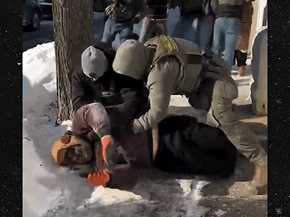 012526_minneapolis_protest_clash_kal