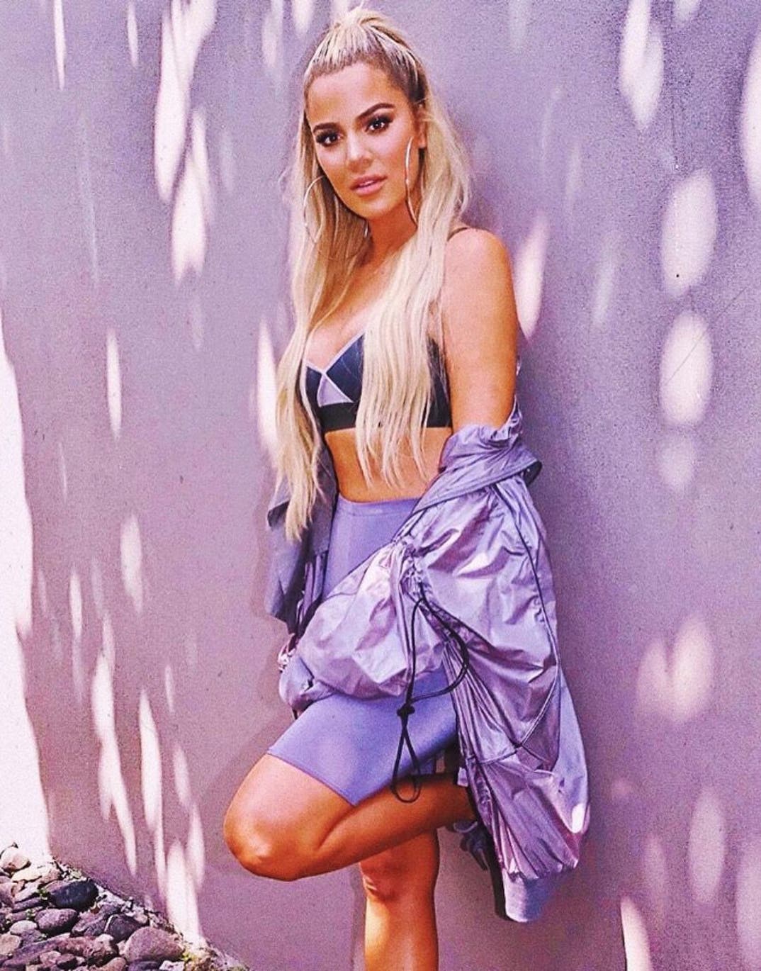 khloe-kardashian-hot-shots-07