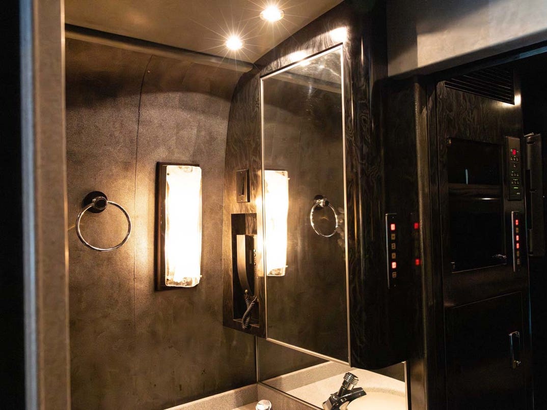 1998_prevost_marathon-xl_168-03523-scaled