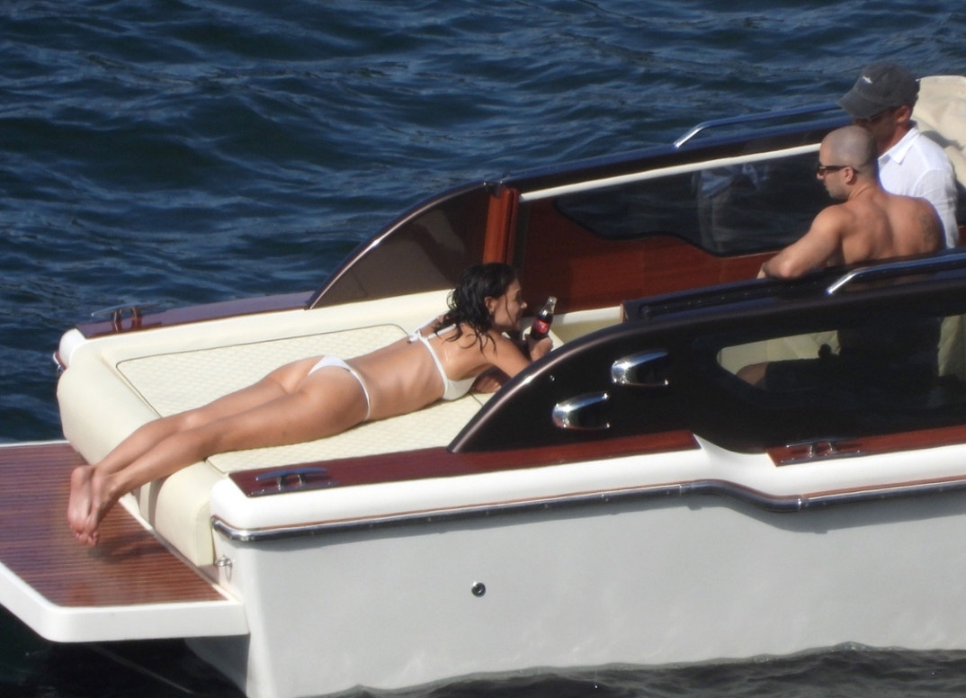Katie Holmes PDA Lake Como 1