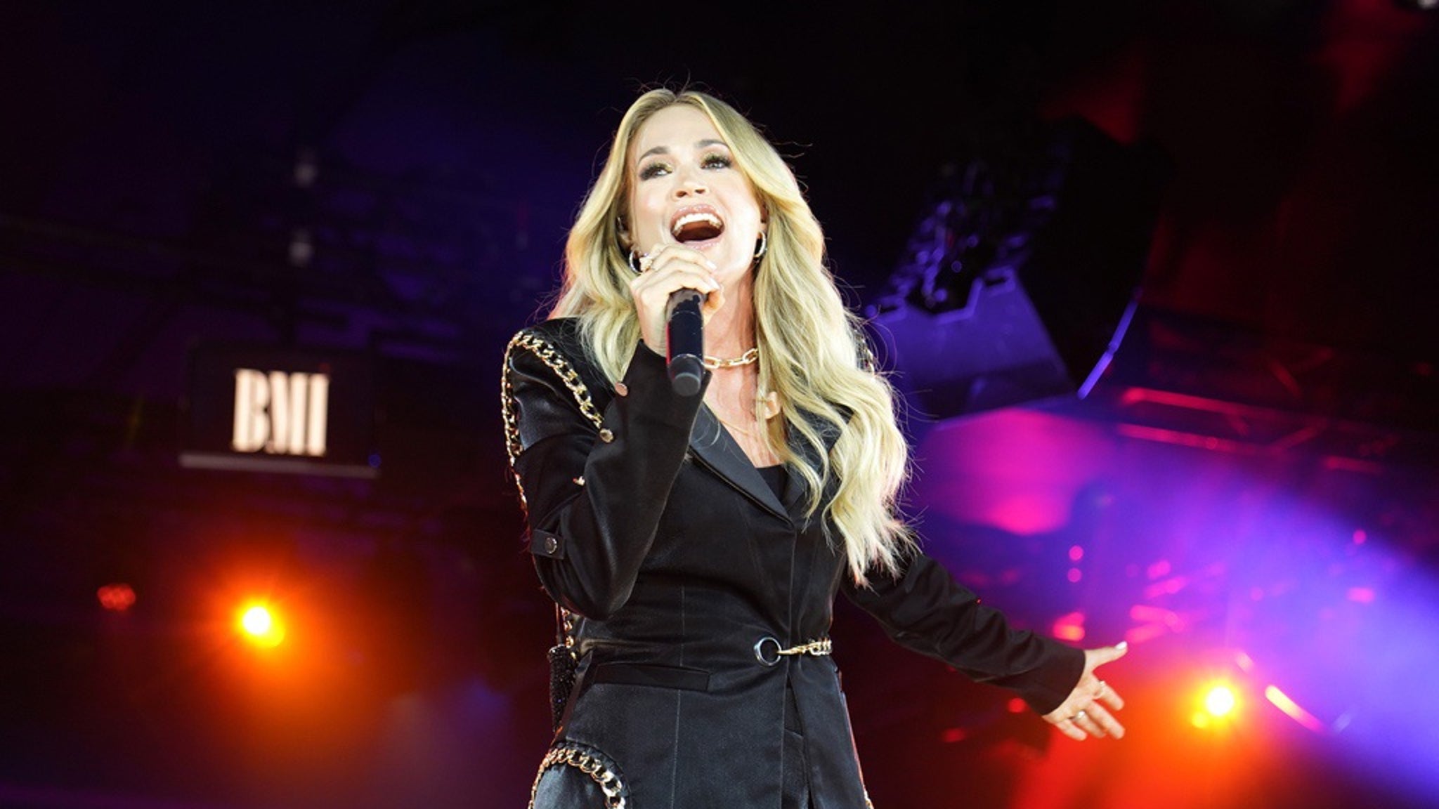 Carrie Underwood Connects With Fan in Intimate Moment on Camera