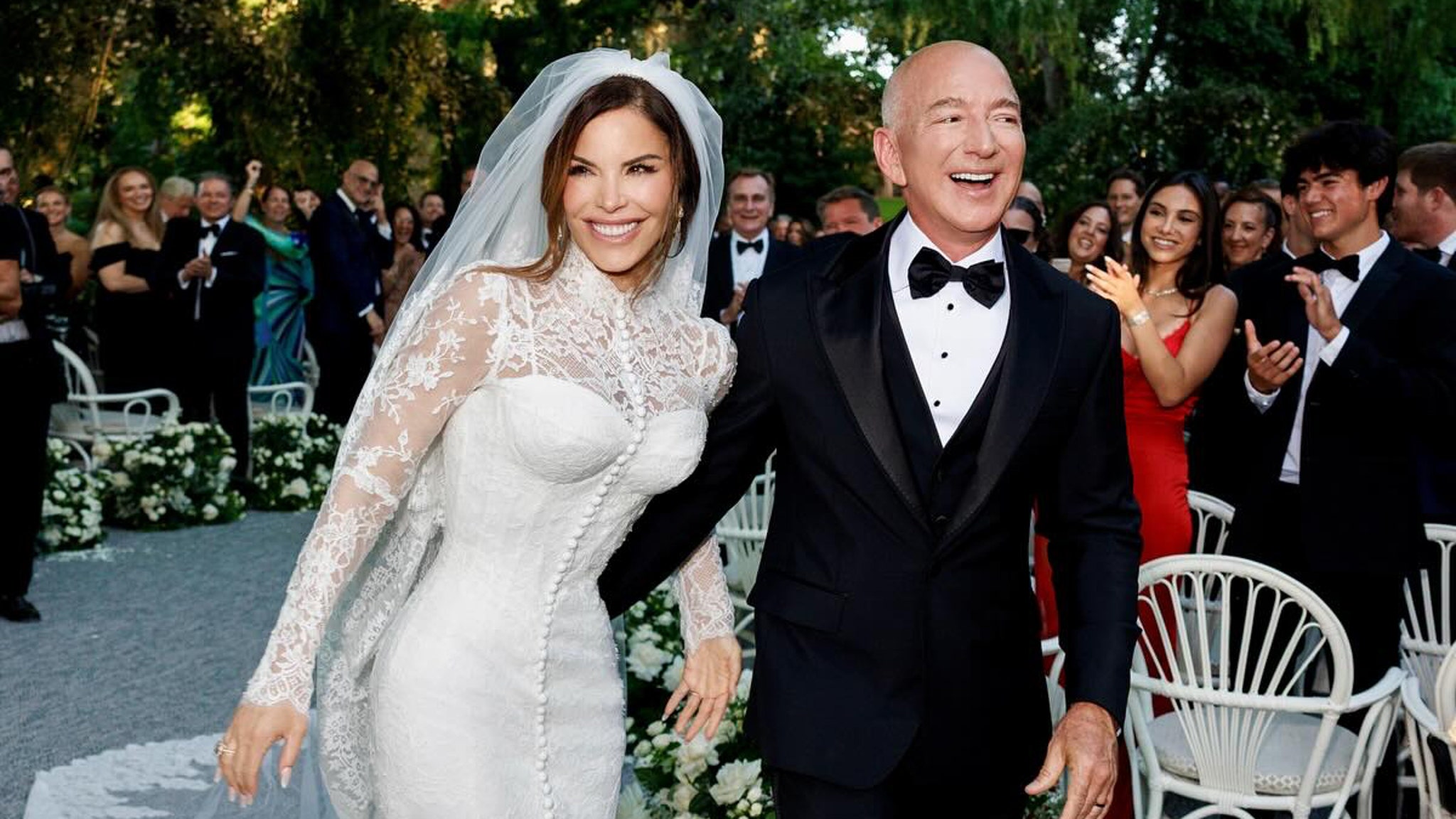 Lauren Sanchez Shares First Look of Wedding Dress, Changes Name on Instagram