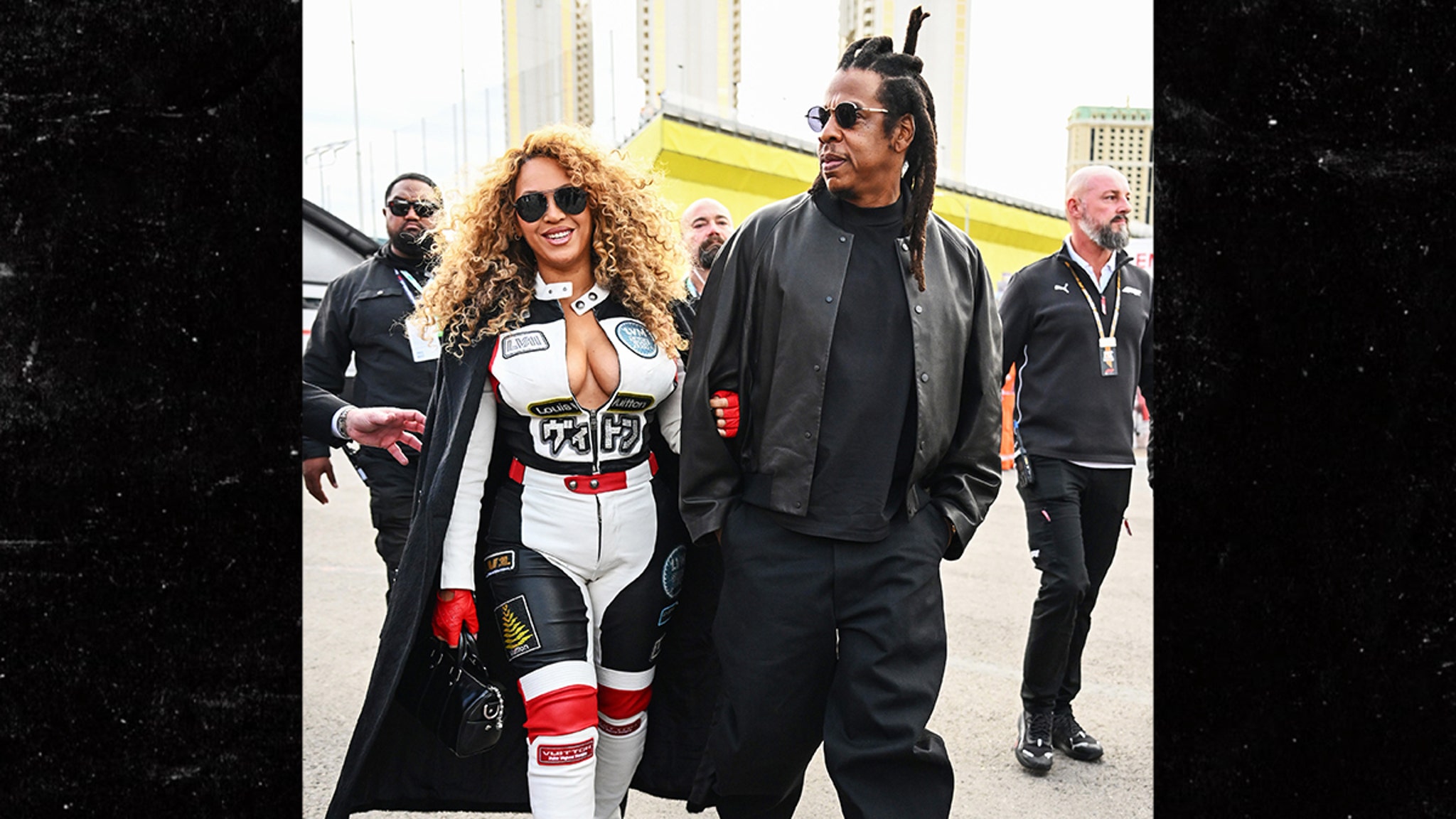 Beyoncé laat haar decolleté zien in raceroutfit tijdens de F1 Grand Prix van Las Vegas