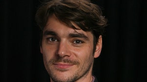 rj mitte shutter