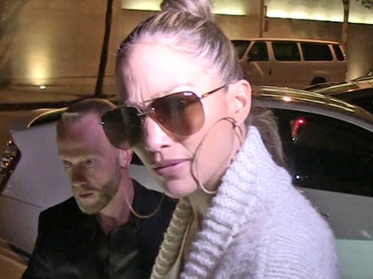 0312-jennifer lopez-tmz-01