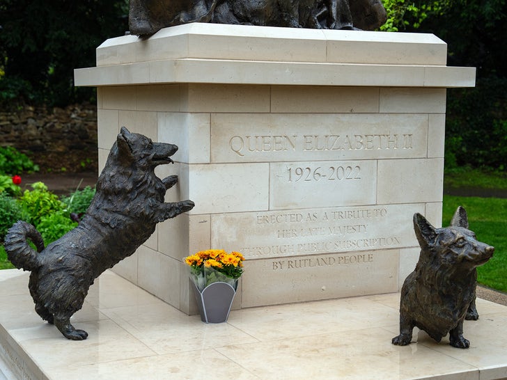 Queen Elizabeth Statue Debuted on 98th Birthday, Corgis Added to Base