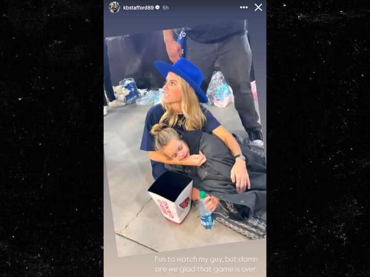 0114Matthew Stafford's daughter pukes during Wildcard game sub instagram