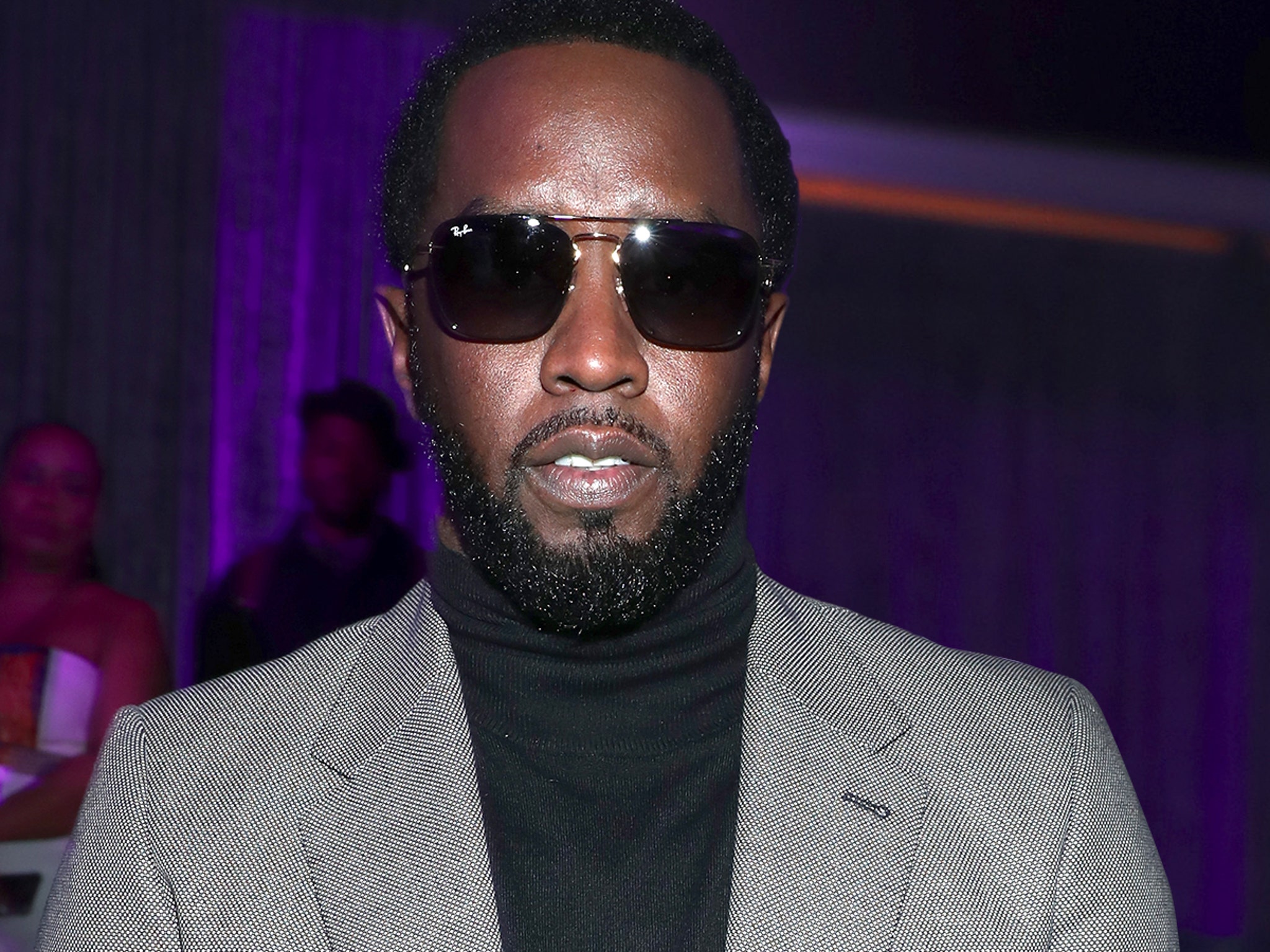 【DIRDDY】 I Am Okay With The Rain Coat - Turquoise Jay-Z's Lawyer Distances Him From Diddy: 'No Friendship or