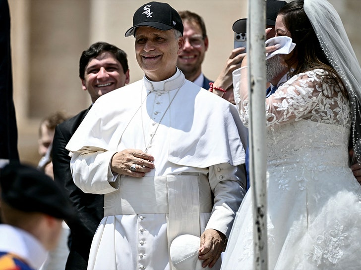 pope leo white sox hat getty 1
