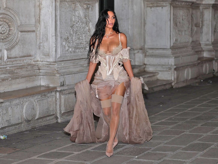 kim kardashian venice runway backgrid 2