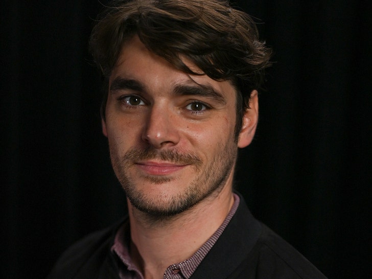 rj mitte shutter