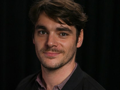 rj mitte shutter