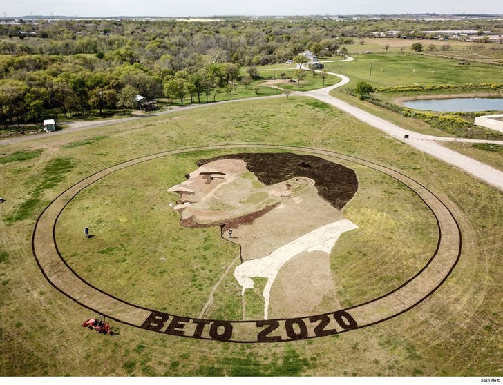 Beto O'Rourke Gets Invitation to Beto Crop Circle :: 0319-beto-2020-stan-herd-4