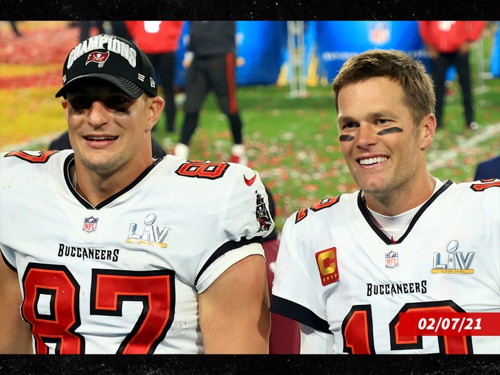 Buccaneers news: Gronk drops truth bomb on Tom Brady retirement