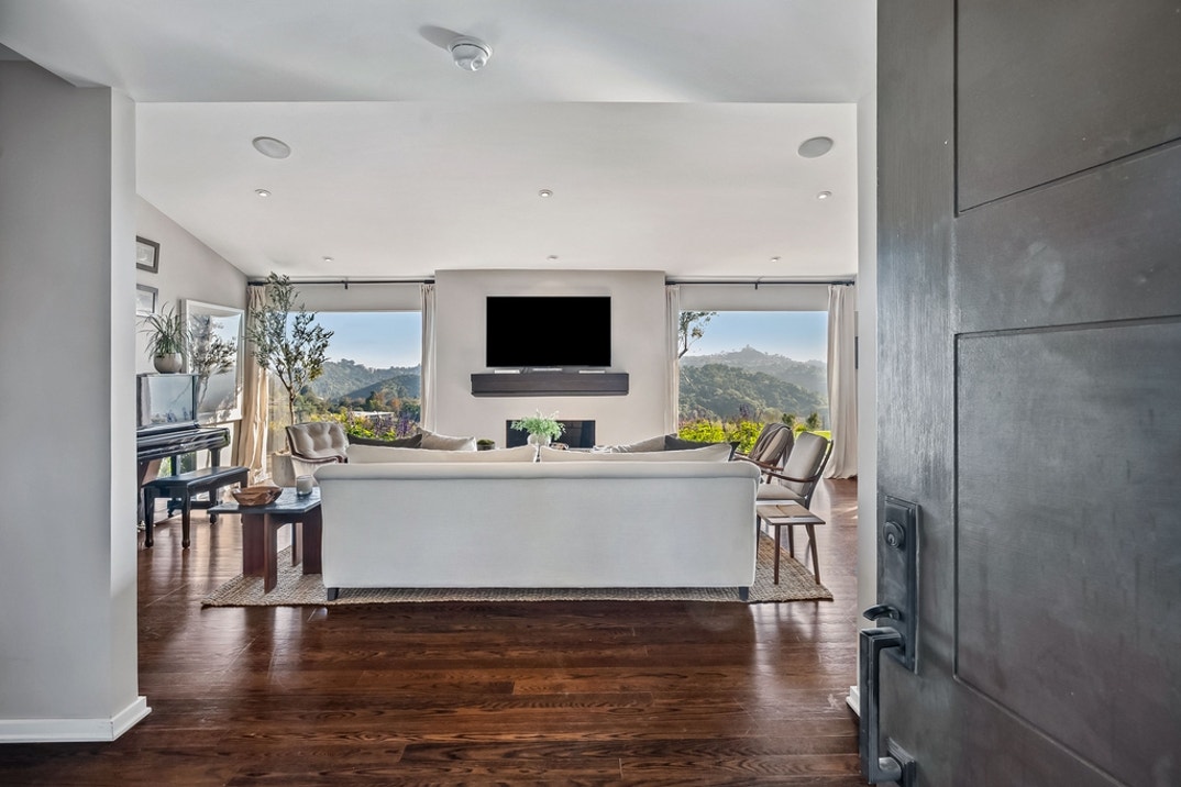 Chris Evans Hollywood Home 13