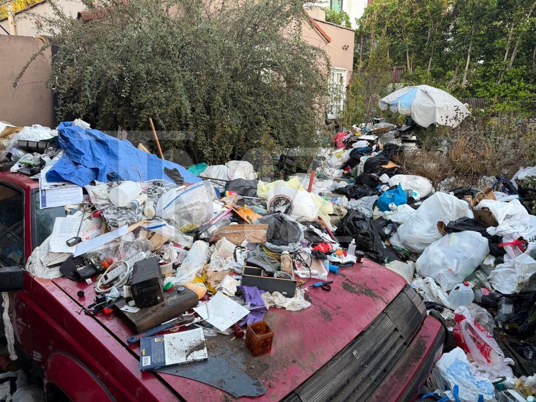 Los Angeles Infamous Trash House 7