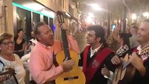 Kevin Spacey Performs 'La Bamba' with Spanish Street Band