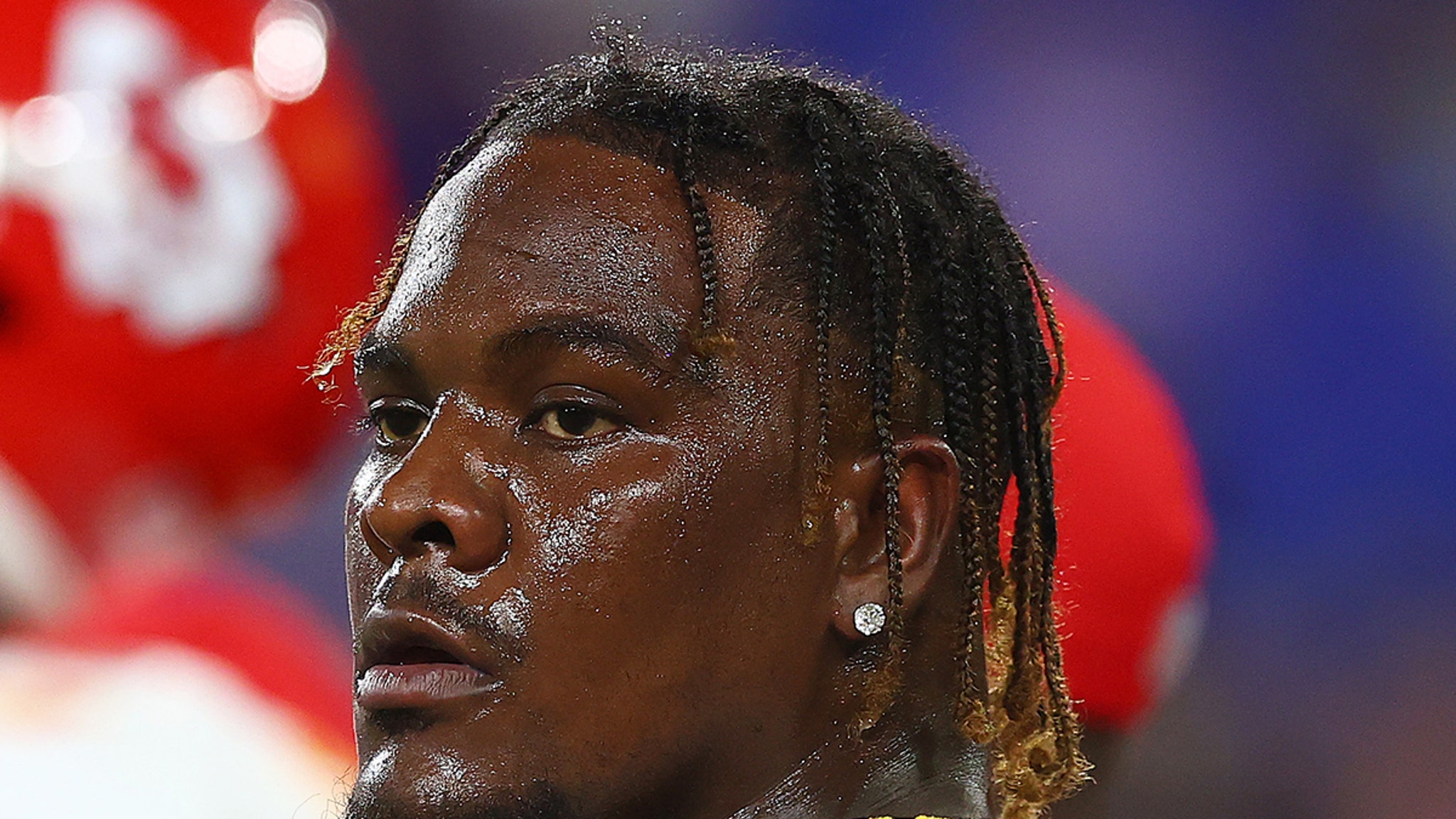Chiefs Star Frank Clark Hit With Gun Charge Over Uzi Arrest thumbnail