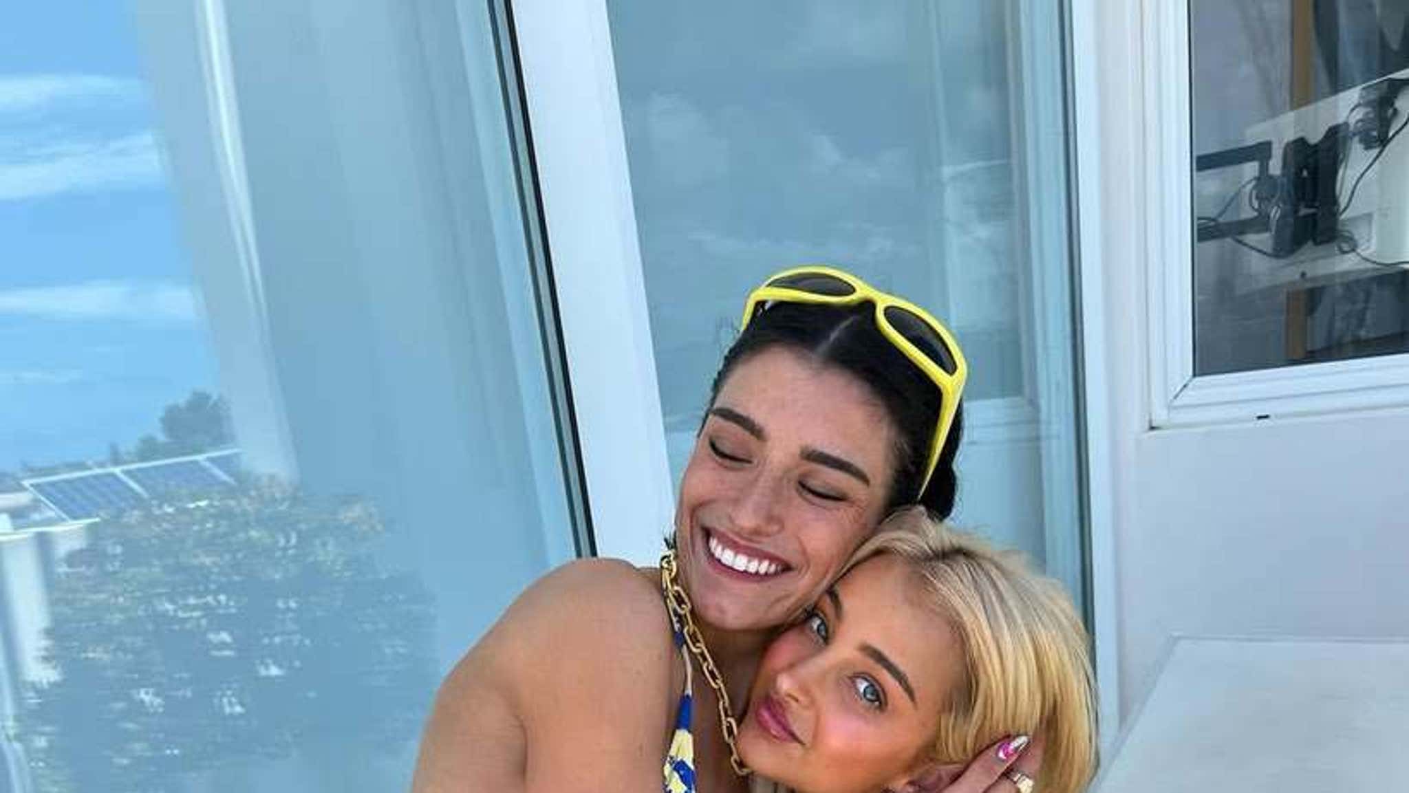 Dixie D'Amelio Shows Off Rockin' Bod On Australia Vacay!