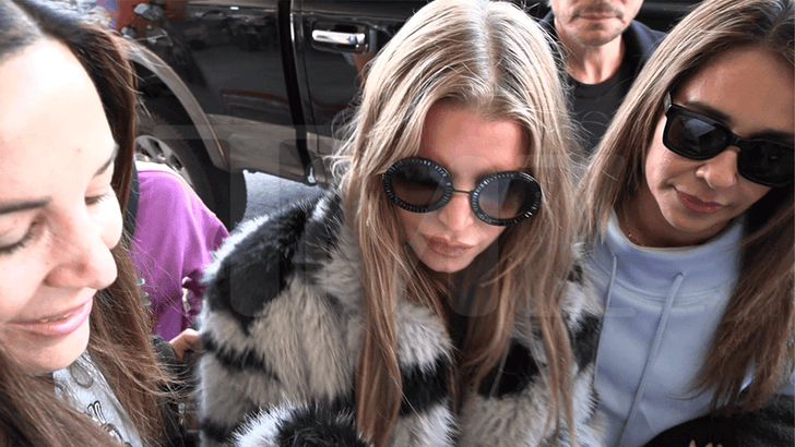 011226_jessica_simpson_kal