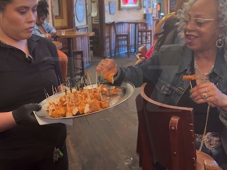 030226_tmz_brunch_bus_chicken_primary