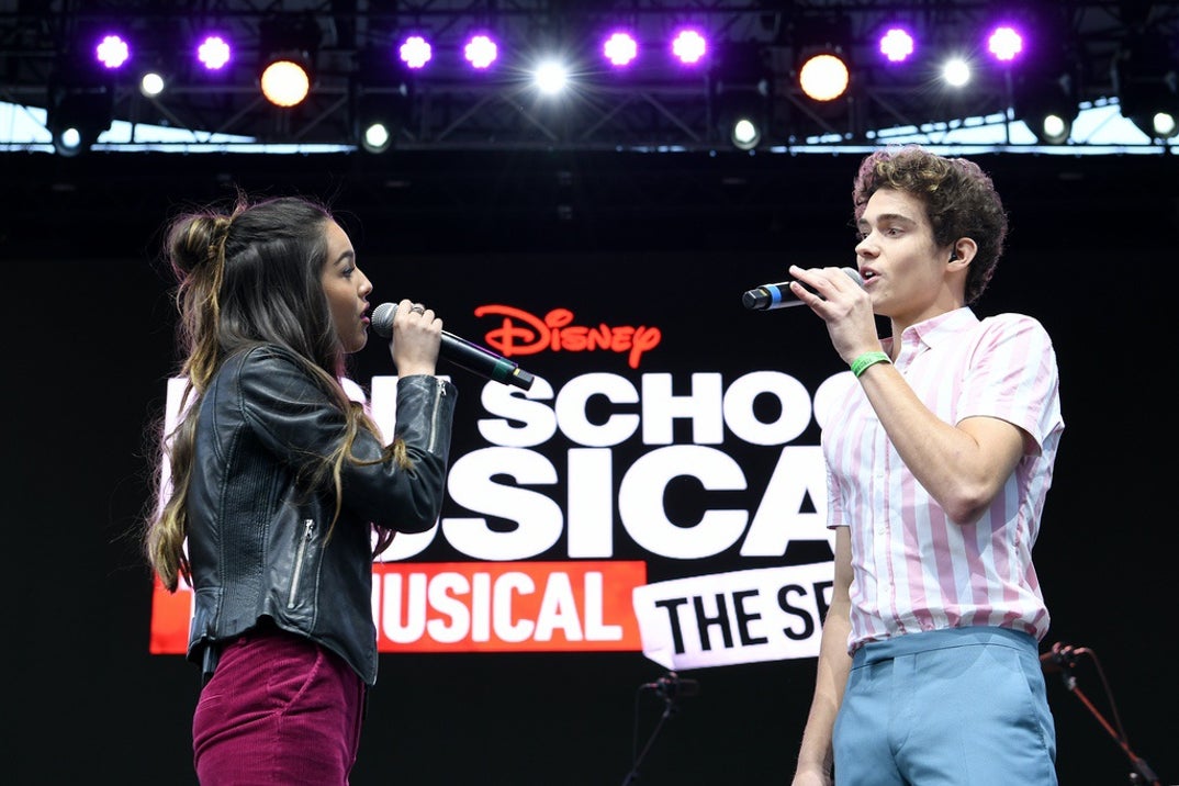 1116-Olivia-Rodrigo’s-Performance-Photos0000